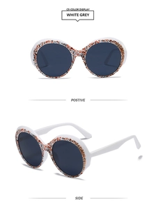 Vues détaillées de face et de côté de lunettes de soleil rondes blanches à motif floral