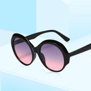 Lunettes de soleil rondes oversize avec monture noire et verres dégradés rose-violet