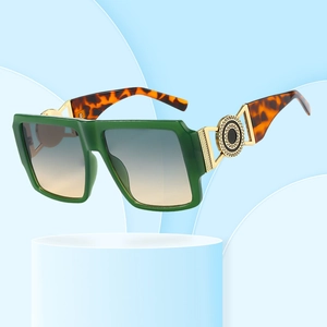 Oversized Square Sunglasses For Women Luxury Fashion Retro Gradient Lens UV400 Protection PC Frame Metal Decoration