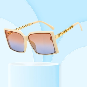 Fashion Square Sunglasses UV400 Protection PC Metal Chain Temple Oversized Trendy Eyewear For Women Travel Party