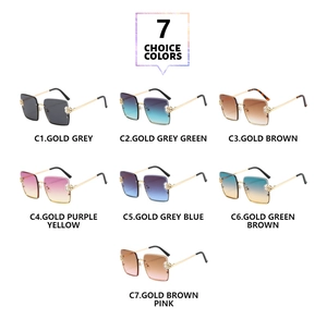 Vue détaillée de lunettes carrées demi-cerclées avec branches florales en sept couleurs