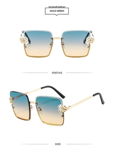 Détails de lunettes de soleil carrées dorées avec accents floraux et verres dégradés