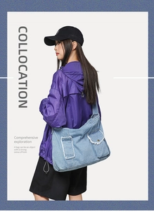 Détail du sac fourre-tout en denim bleu clair avec poche à rabat effiloché et bouton