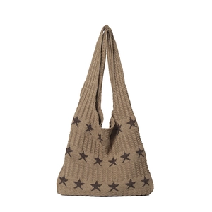 Brown knitted tote bag with star pattern and wide shoulder strap in casual retro style