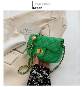 Groene gewatteerde crossbodytas van kunstleer met verstelbare gouden balketting riem