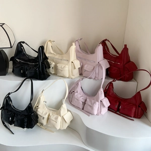 Minimalistische Umhängetasche aus Kunstleder mit Taschen in Schwarz, Beige, Rosa, Dunkelrot