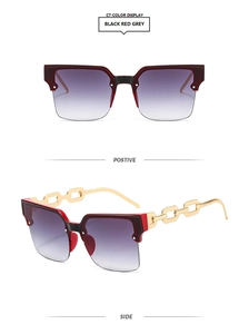 Détail de lunettes de soleil demi-cerclées à chaîne avec monture rouge et noire