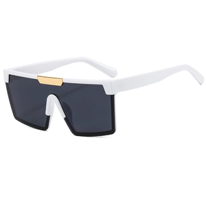 Lunettes de soleil carrées oversize blanches avec verres gris foncé et pont doré
