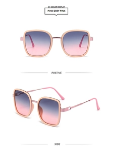 Détail des verres dégradés rose et gris avec branches en métal or rose sur les lunettes