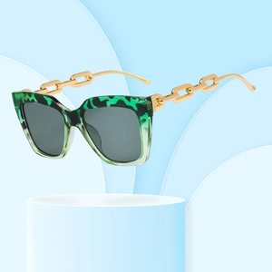 Lunettes De Soleil Carrées Avec Chaîne En Métal Doré Protection UV400 Grand Cadre PC Mode Luxe Pour Femmes