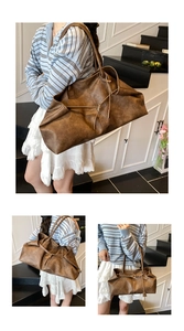 Λεπτομέρεια μεγάλης vintage καφέ τσάντας tote με δερμάτινα λουράκια και άνετο χώρο