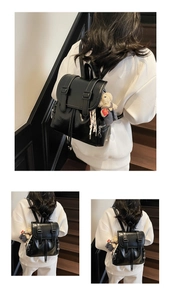 Détails du sac à dos en cuir PU noir avec boucle et joli pendentif d'ours brun attaché