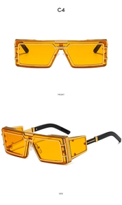 Détails de lunettes punk avec monture dorée gravée de rayures et des verres jaunes