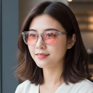 Lunettes de soleil carrées gris transparent avec verres oranges et rivets pour femmes