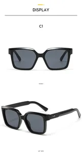 Front- und 45-Grad-Seitenansicht der schwarzen Y2K-Sonnenbrille mit quadratischem Rahmen