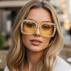 Lunettes de soleil Y2K carrées avec strass et verres transparents jaunes stylés