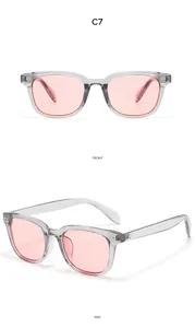 Vues frontale et latérale des lunettes de soleil carrées gris transparent à verres roses