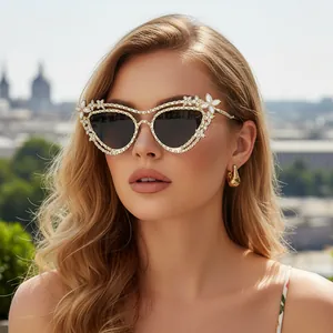 Luxury Cat Eye Sunglasses For Women Rhinestone Encrusted Butterfly Frame Flower Metal UV400 Fashion Sun Glasses Y2K