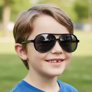 Occhiali da sole aviatore per bambini con montatura nera opaca e lenti grigie scure