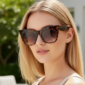 Retro oversized cat-eye sunglasses with tortoiseshell frame and gradient brown lenses