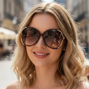 Lunettes de soleil rondes oversize avec monture écaille et verres dégradés marron
