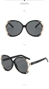 Détails de lunettes de soleil à monture large noire avec accents dorés chic