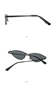 Vues détaillée latérale et arrière de lunettes œil-de-chat avec monture métallique texturée