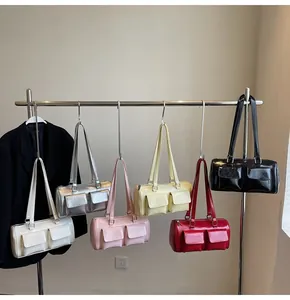 Detailed display of vintage underarm tote bags in six colors with multi-pocket design