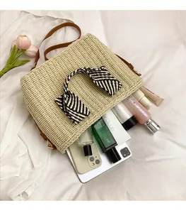 Grand sac cabas en paille tressée avec intérieur spacieux pour ordinateur et cosmétiques