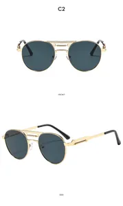 Vue de face et de profil de lunettes aviateur en métal doré avec verres gris foncé
