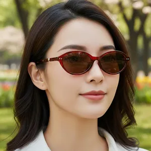 Chic Y2K cat-eye sunglasses for women with tortoise frames and dark brown lenses