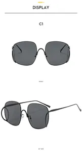Vue détaillée de grandes lunettes de soleil punk carrées noires avec monture en métal