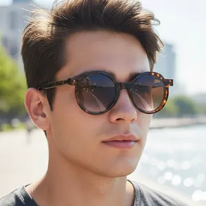 Lunettes de soleil rondes élégantes en écaille de tortue avec verres dégradés marron
