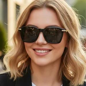 Lunettes de soleil vintage carrées pour femmes en acétate noir avec détails en métal doré