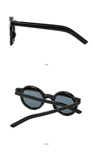 Vues détaillées de profil et de dos de lunettes de soleil rondes noires au fini brillant