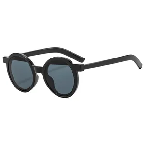 Lunettes de soleil rondes classiques en noir brillant avec verres de protection sombres