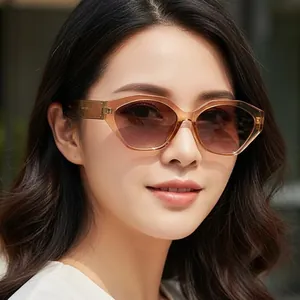 Lunettes de soleil œil de chat polygonales vintage avec monture marron translucide