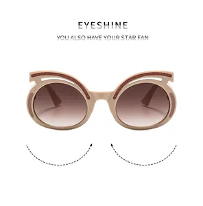 Dettaglio degli occhiali da sole cat-eye color oro champagne con glitter e lenti sfumate