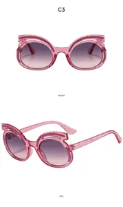 Vista frontale e laterale degli occhiali da sole per bambini con glitter rosa e lenti