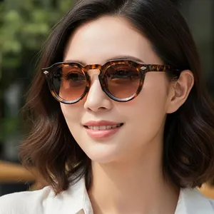 Lunettes de soleil rétro rondes en écailles avec verres dégradés marron et rivets argentés
