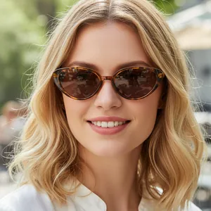 Y2K vintage cat eye sunglasses in tortoiseshell frame with brown lenses for women