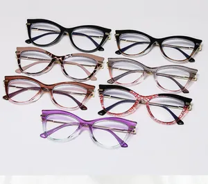 Detaillierte Kollektion stilvoller Cat-Eye Brillenfassungen in verschiedenen Farben