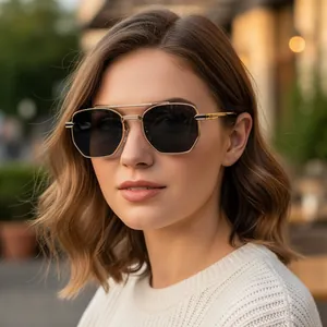 Lunettes de soleil aviateur rétro à double pont avec monture dorée et verres gris