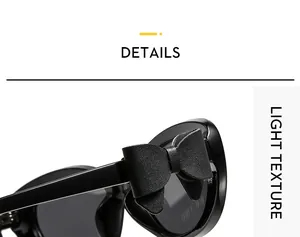 Détail du nœud en cuir noir décoratif sur les lunettes de soleil œil-de-chat style Y2K
