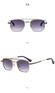 Vues de face et de côté de lunettes pilote dorées avec verres dégradés violets