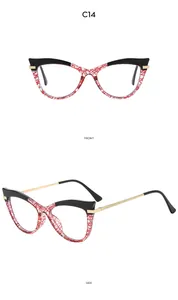 Detailansicht der Cat-Eye-Brille mit rot-weißem Marmormuster an Front und Seite der Fassung