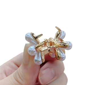 Mini pince à cheveux dorée avec perles blanches et motif étoile pour femmes