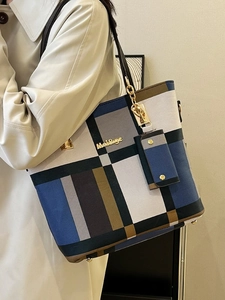 Sac cabas classique en patchwork bleu marine, gris et olive avec mini pochette assortie
