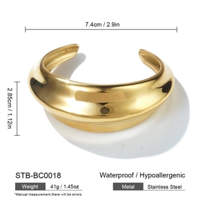 Polished gold cuff bracelet dimensions showing 7.4cm diameter and 2.85cm width details