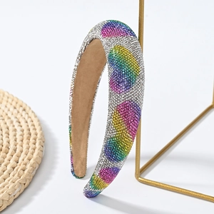 Cerchietto imbottito con strass e cuori colorati per un'acconciatura elegante e alla moda